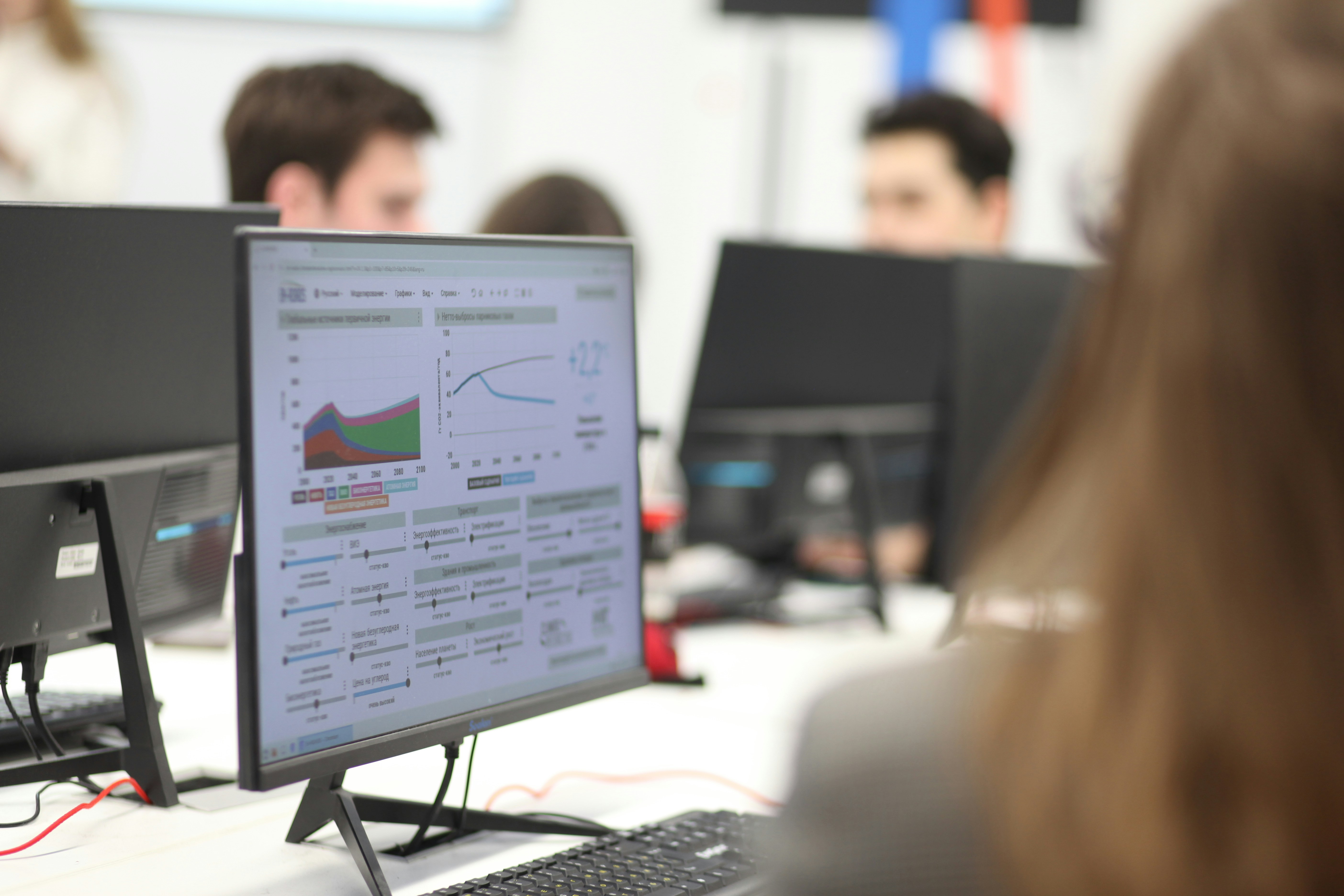 نظام ERP السحابي مقابل النظام المحلي: تحليل مقارن للتكاليف بالنسبة للشركات الصغيرة والمتوسطة في الجزائر 2026